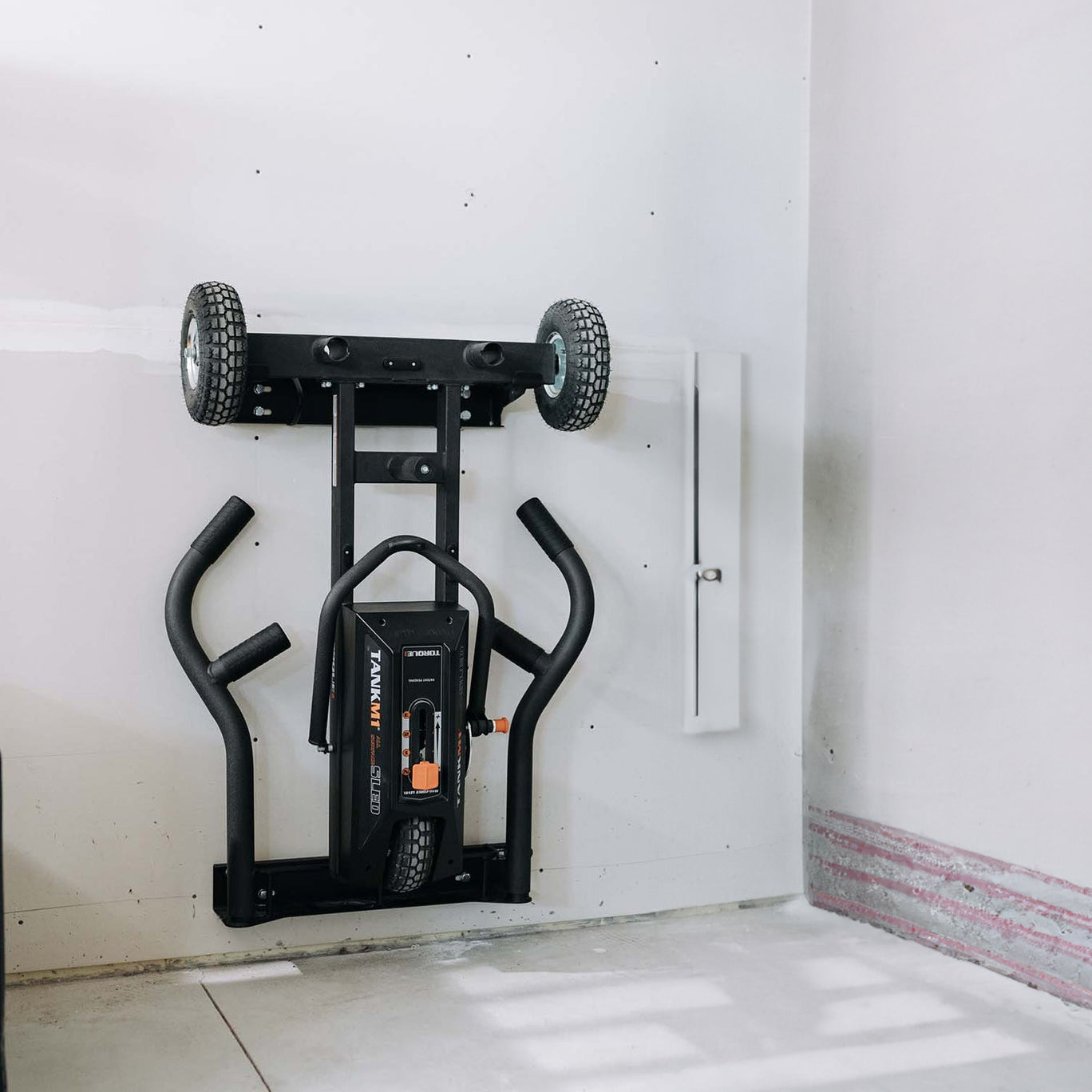 TANK M1 Wall-Mounted Hanger